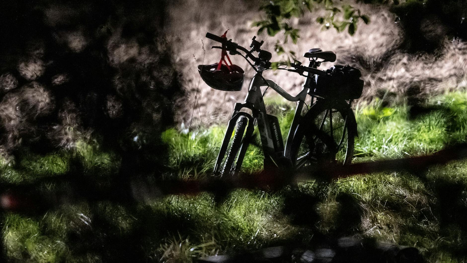 Auch ein Fahrrad wurde in der Nähe des Tatortes gefunden. Ob es dem Mädchen gehörte, ist noch unklar.