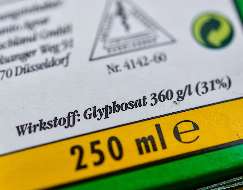 ARCHIV - Eine mögliche Verlängerung der Zulassung von Glyphosat in der EU stößt auf geteilte Ansichten.  a