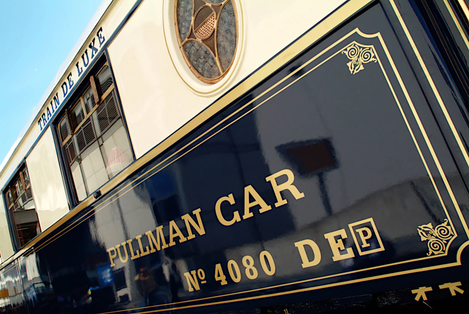 Der Pullman gilt bis heute als Inbegriff des luxuriösen Reisens auf der Schiene. Bis zum Beginn des Zweiten Weltkriegs betrieb die CIWL die Pullman-Züge.