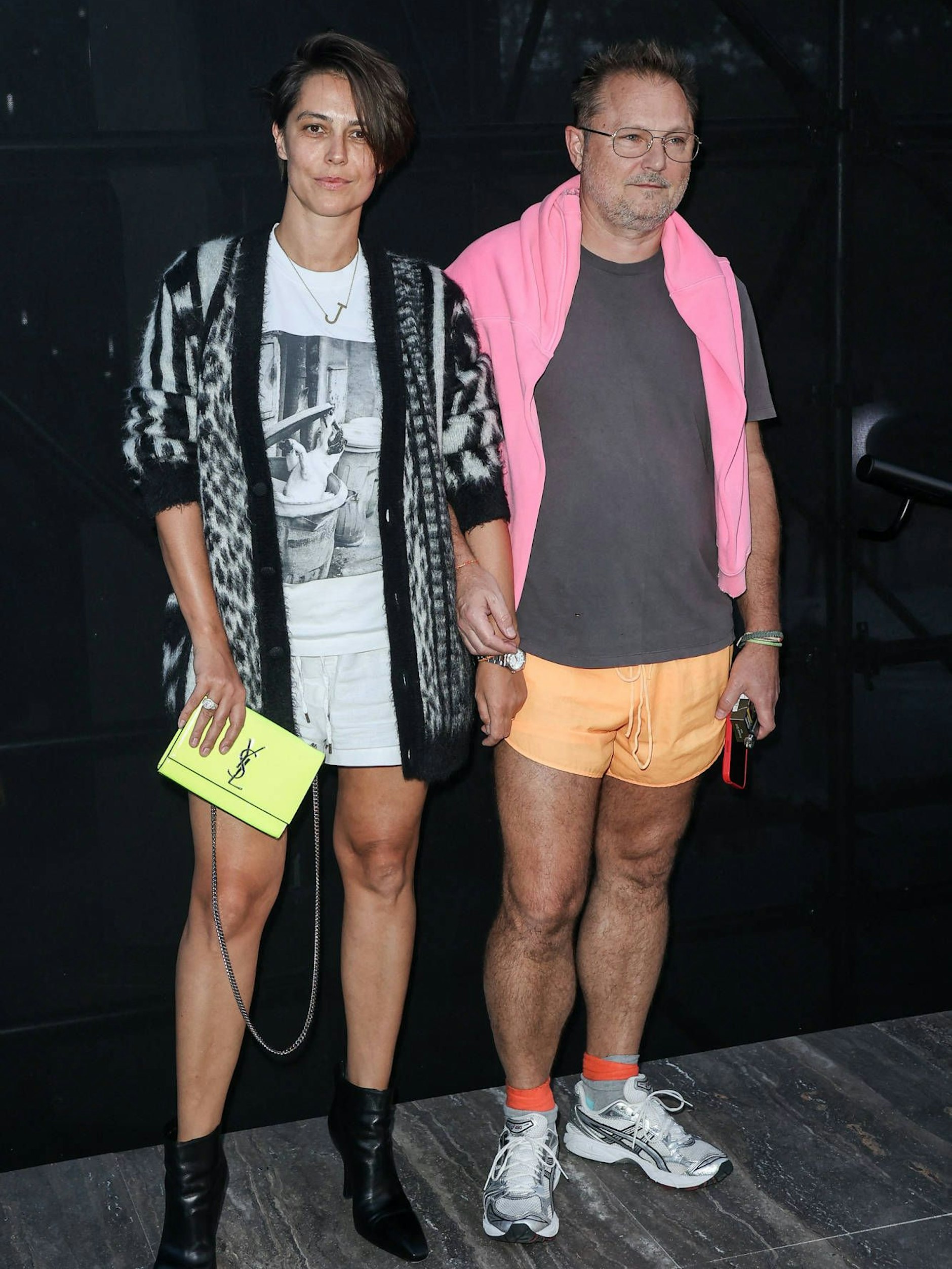 Juergen Teller kam selbstverständlich wieder in Turnhose, auch seine Frau Dovile Drizyte erschien in Sportshorts.