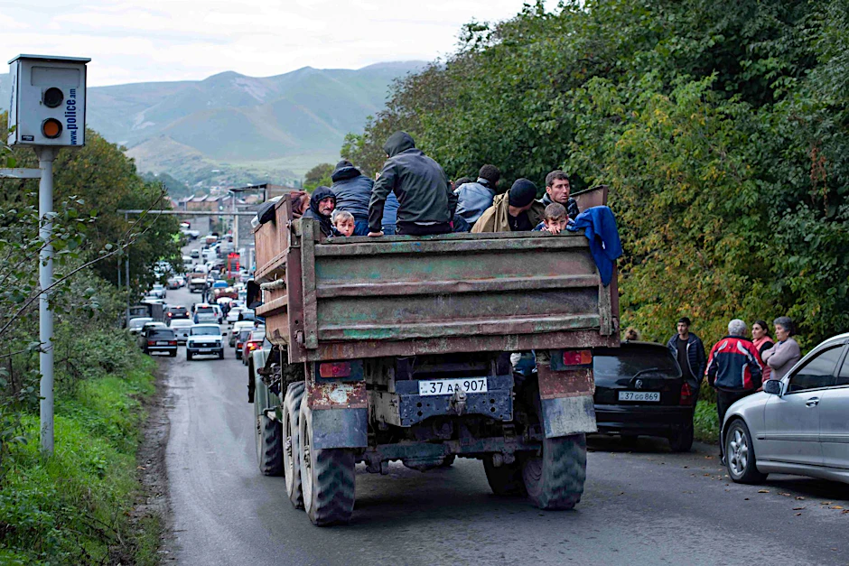Nach der Eroberung des Gebietes Bergkarabach durch Aserbaidschan wächst die Zahl der nach Armenien flüchtenden Menschen.&nbsp;
