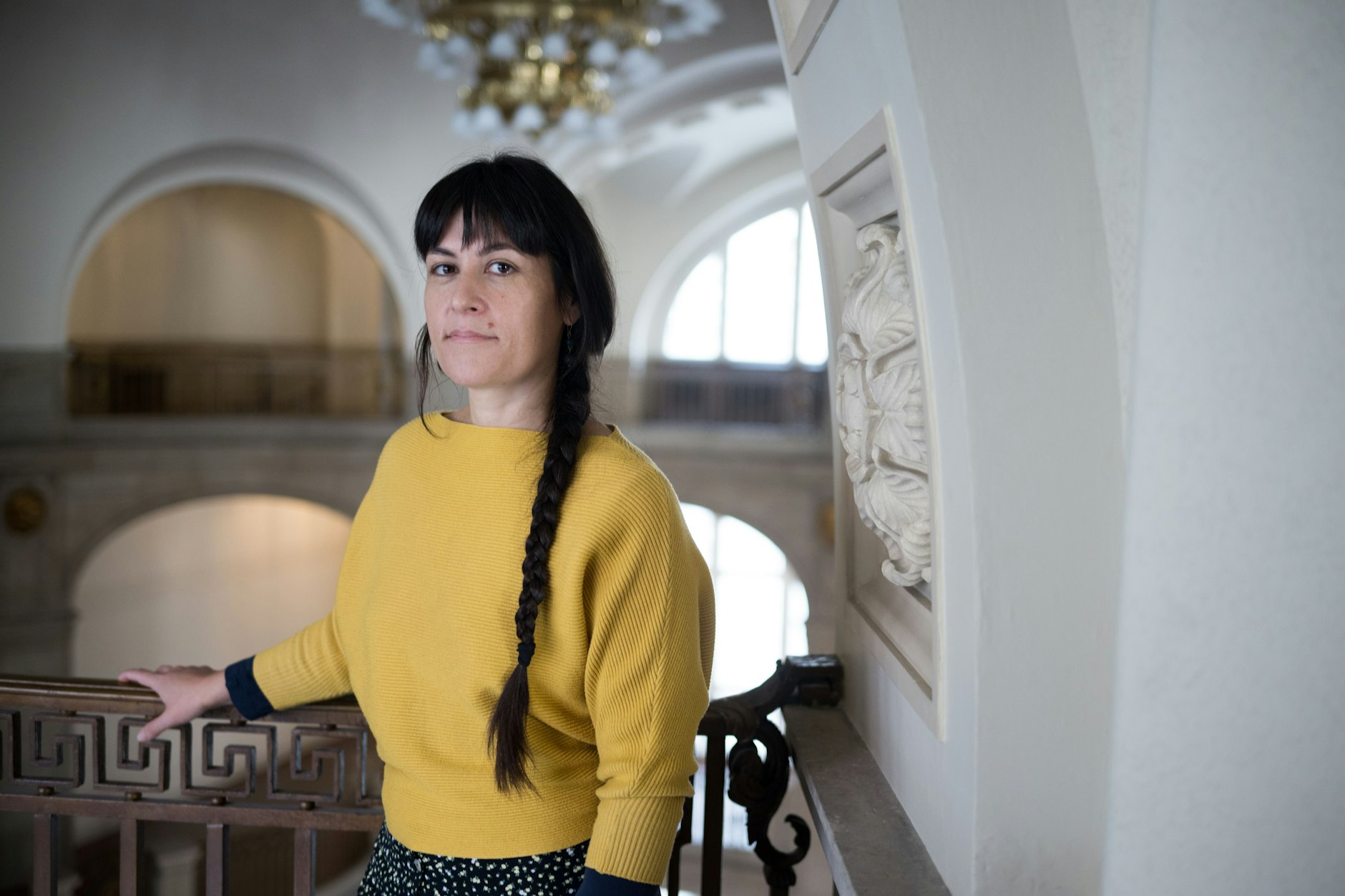 Klägerin Gabrielle Lebreton steht vor der Berufungsverhandlung wegen ihrer Klage, dass sie nicht mit nacktem Oberkörper auf einem Wasserspielplatz bleiben durfte, im Kammergericht. Das Landgericht Berlin hatte vor einem Jahr keine Diskriminierung festgestellt. Dagegen ist die Klägerin in Berufung gegangen.&nbsp;