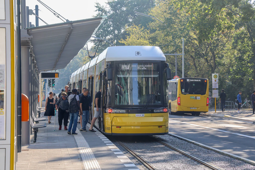 Verkehrs-Chaos am Wochenende: Öffis unterbrochen und lauter Demos!