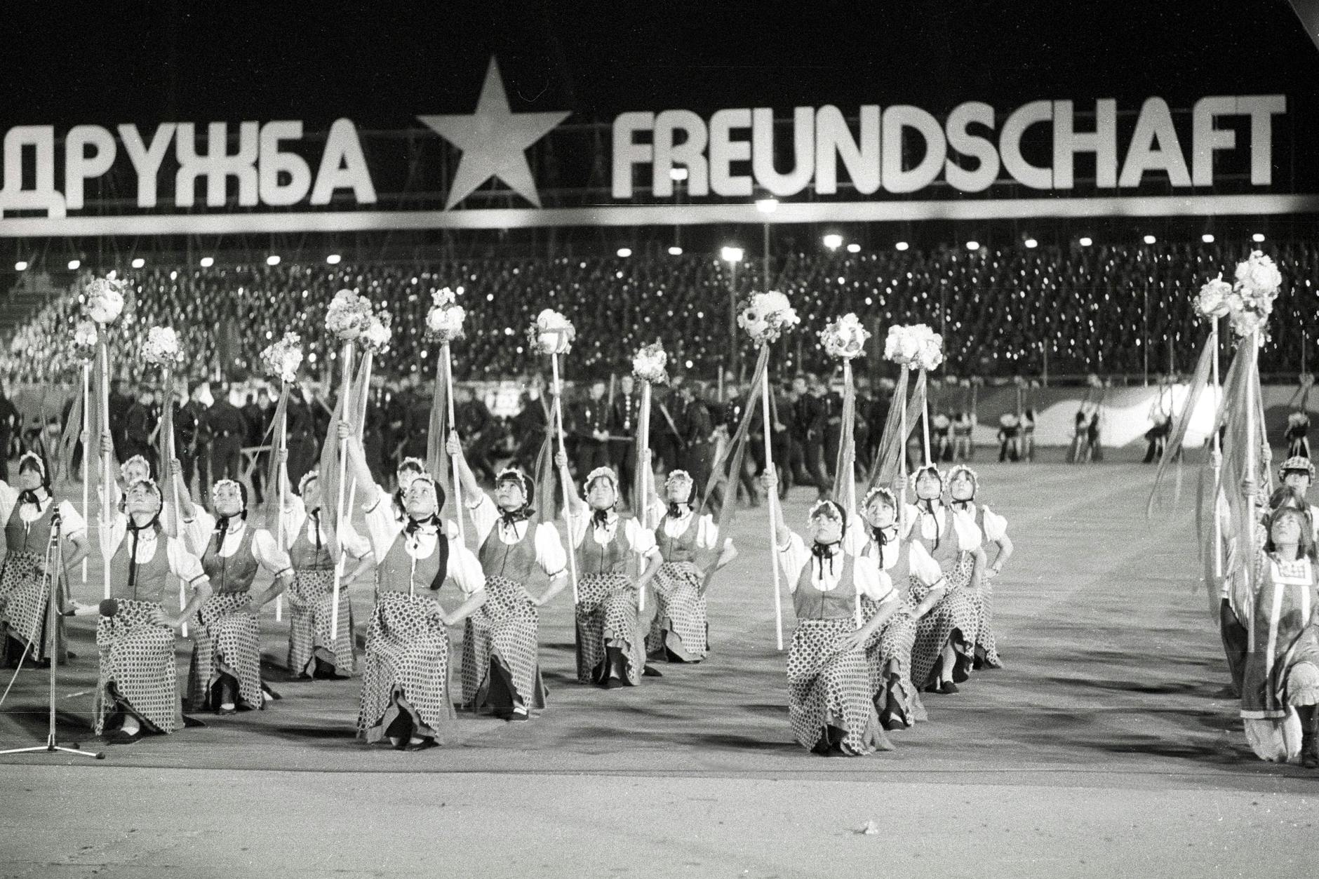 Sowjetische Tanzdarbietung zum Freundschaftstreffen der Jugend der DDR und der UdSSR in Karl Marx Stadt, 1980