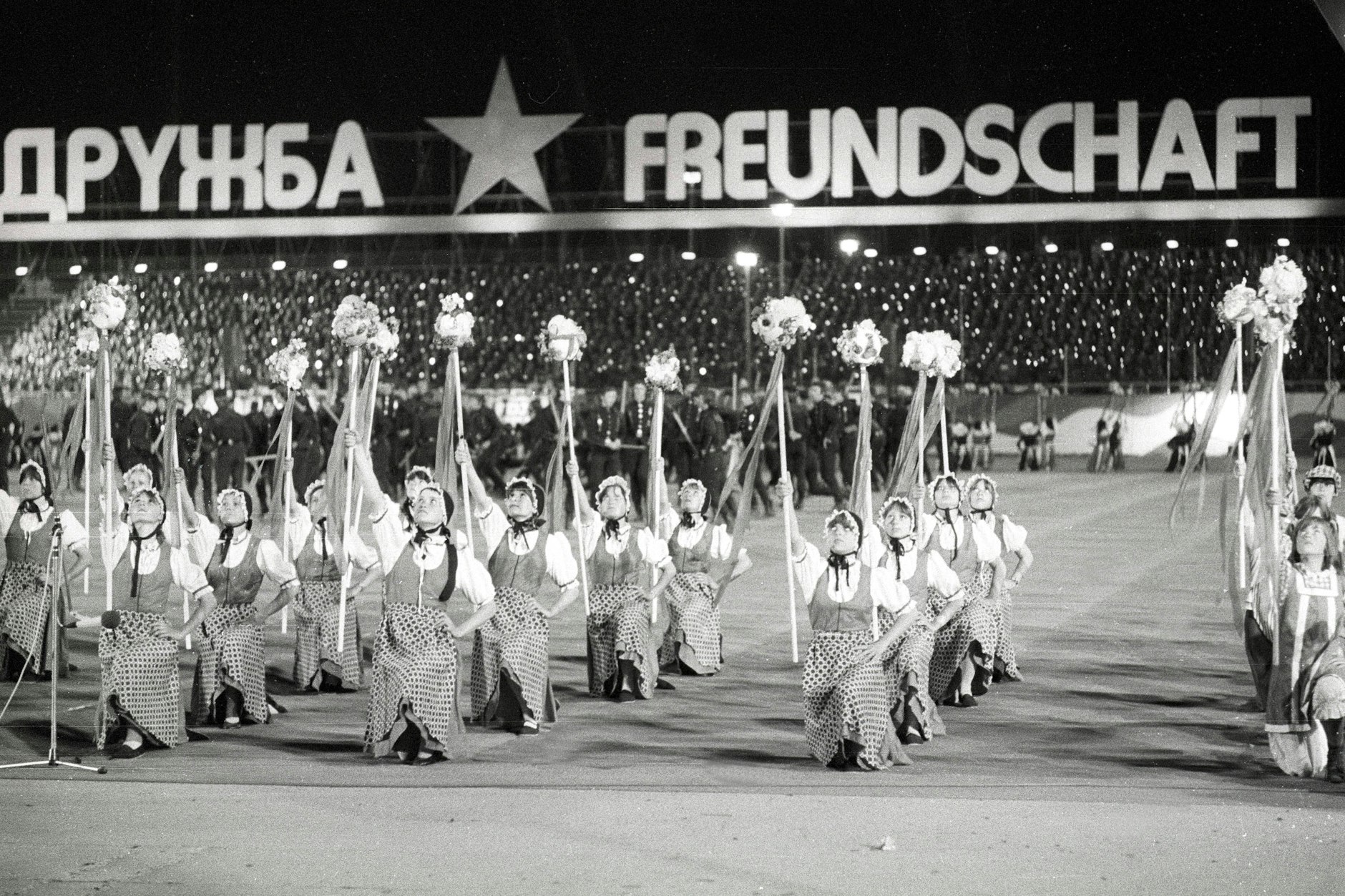Sowjetische Tanzdarbietung zum Freundschaftstreffen der Jugend der DDR und der UdSSR in Karl Marx Stadt, 1980