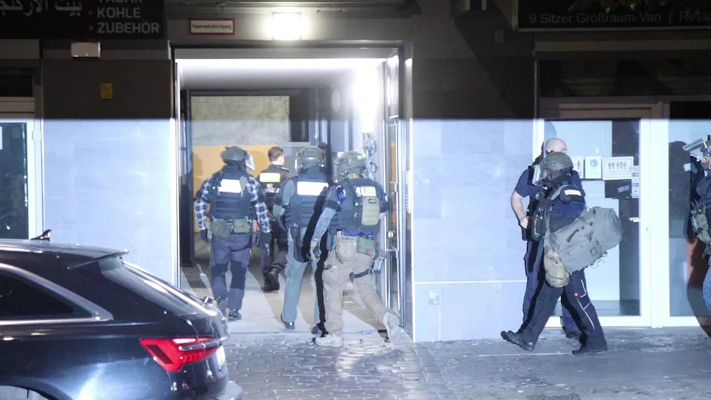 Messer-Drama in Neukölln: Eigentümer bedroht und verletzt Mieter – SEK-Zugriff!