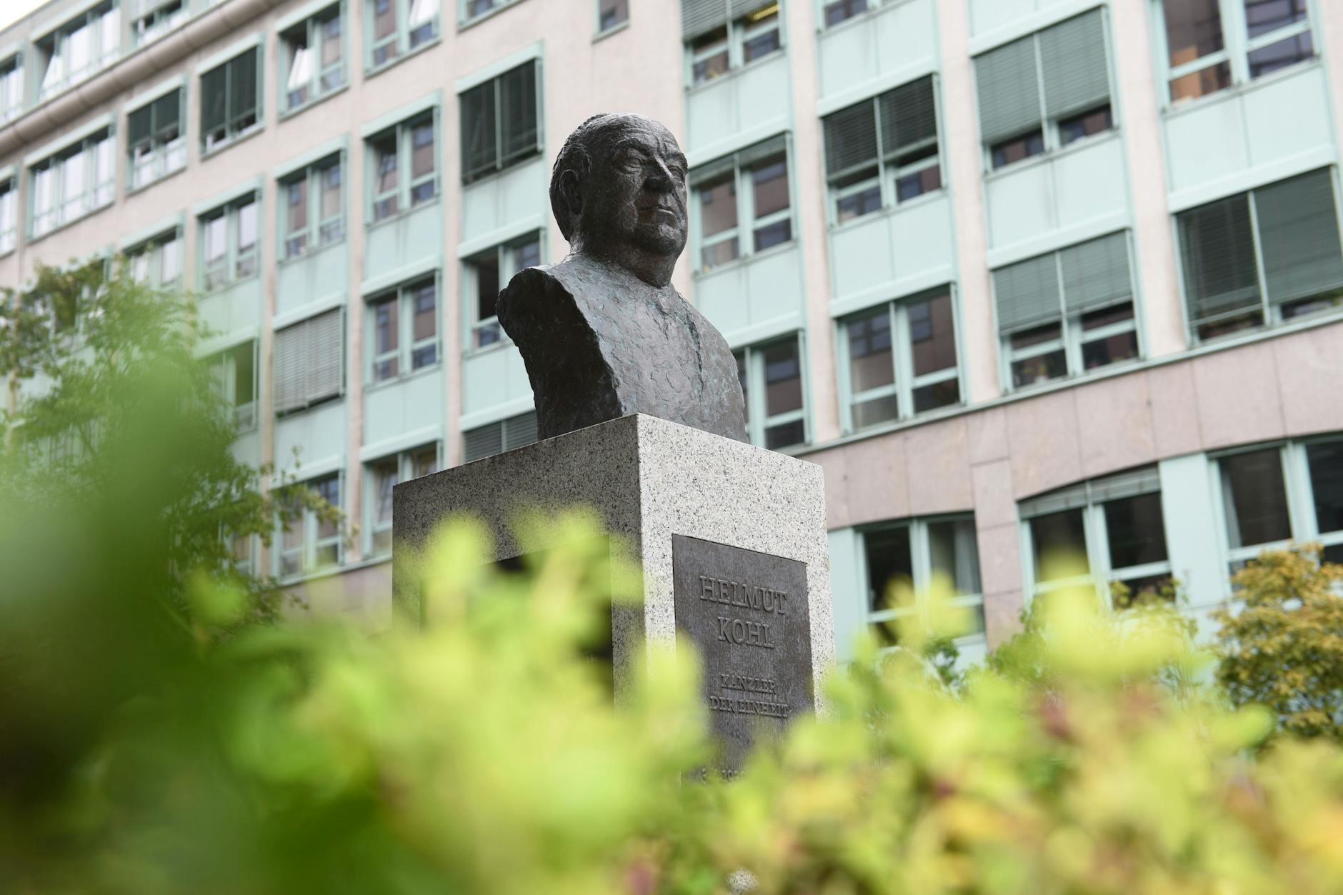 Straße der Erinnerung: Büste von Helmut Kohl