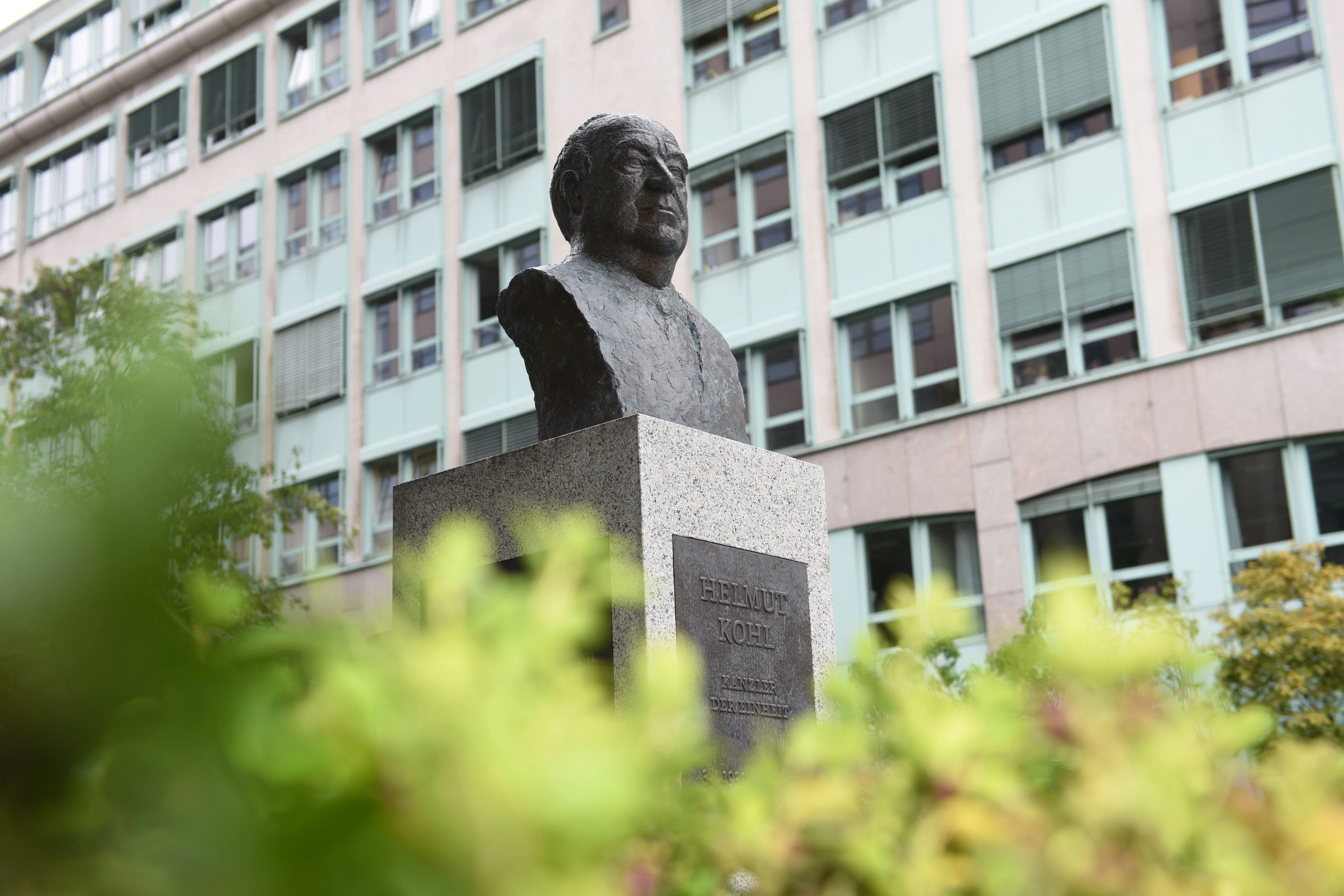 Straße der Erinnerung: Büste von Helmut Kohl
