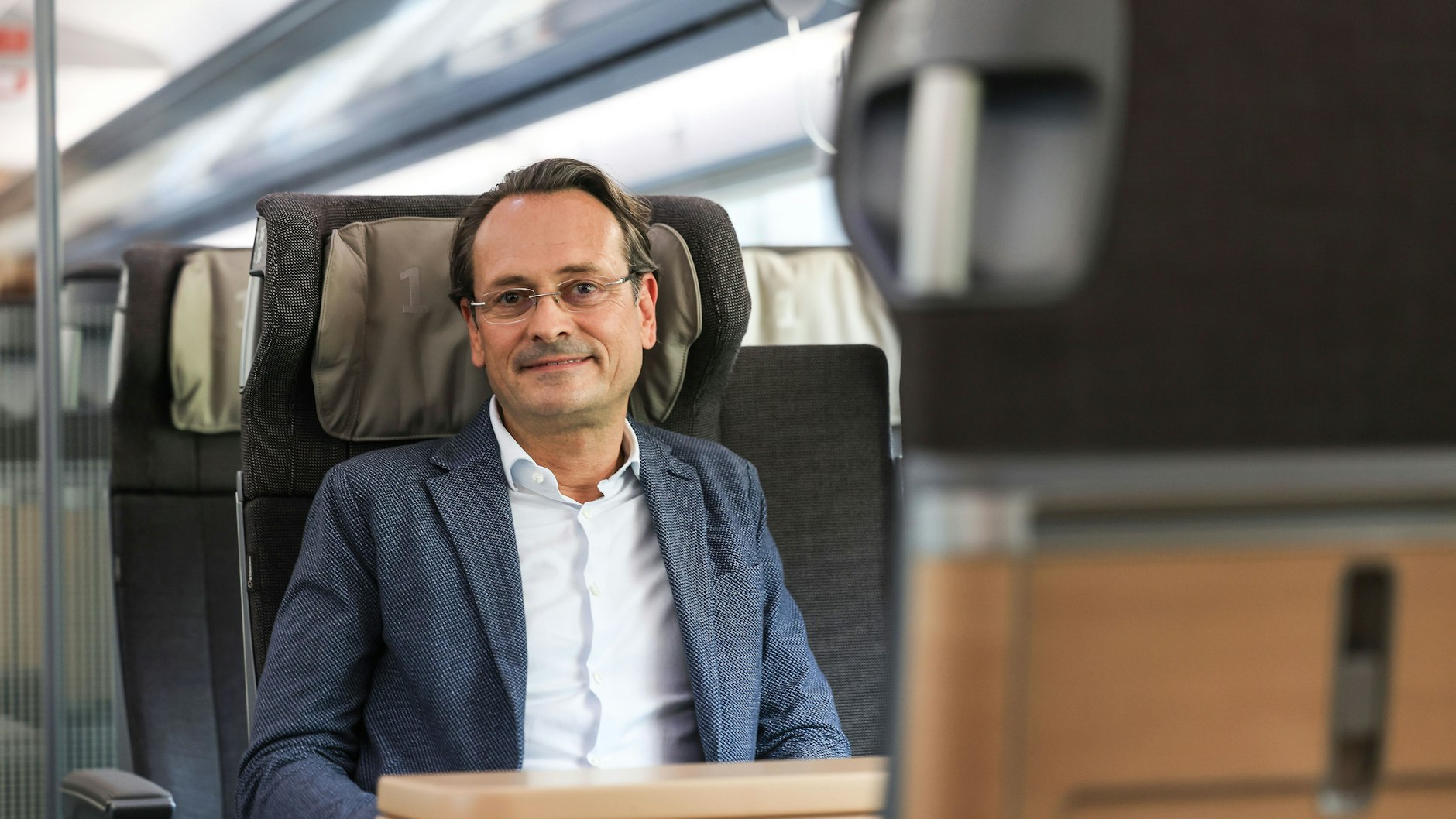 Bahnvorstand Michael Peterson gibt zu: Die Unpünktlichkeit der Deutschen Bahn wird ein Problem bleiben.