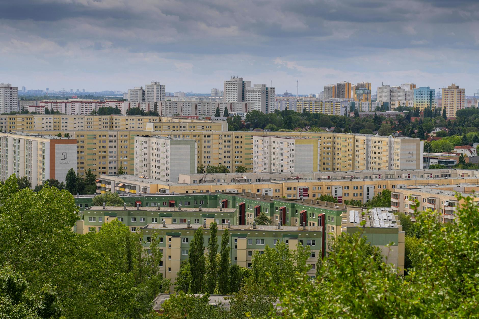 Blick von den Ahrensfelder Bergen auf Marzahn-Hellersdorf: Auch Stadtteile verändern sich.