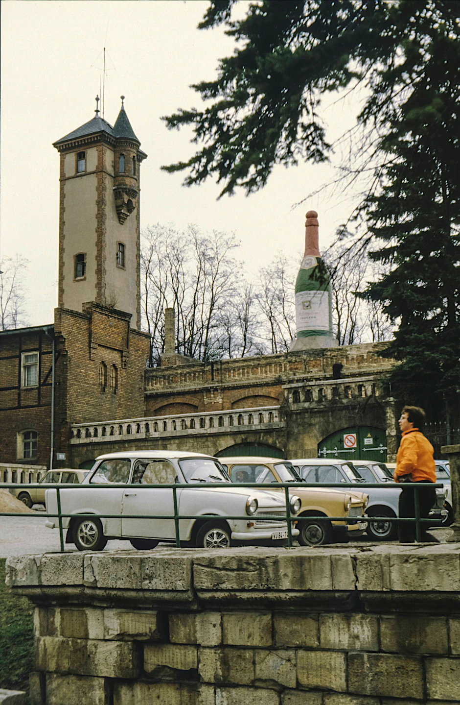 Der VEB Rotkäppchen Sektkellerei in Freyburg im Jahr 1985.