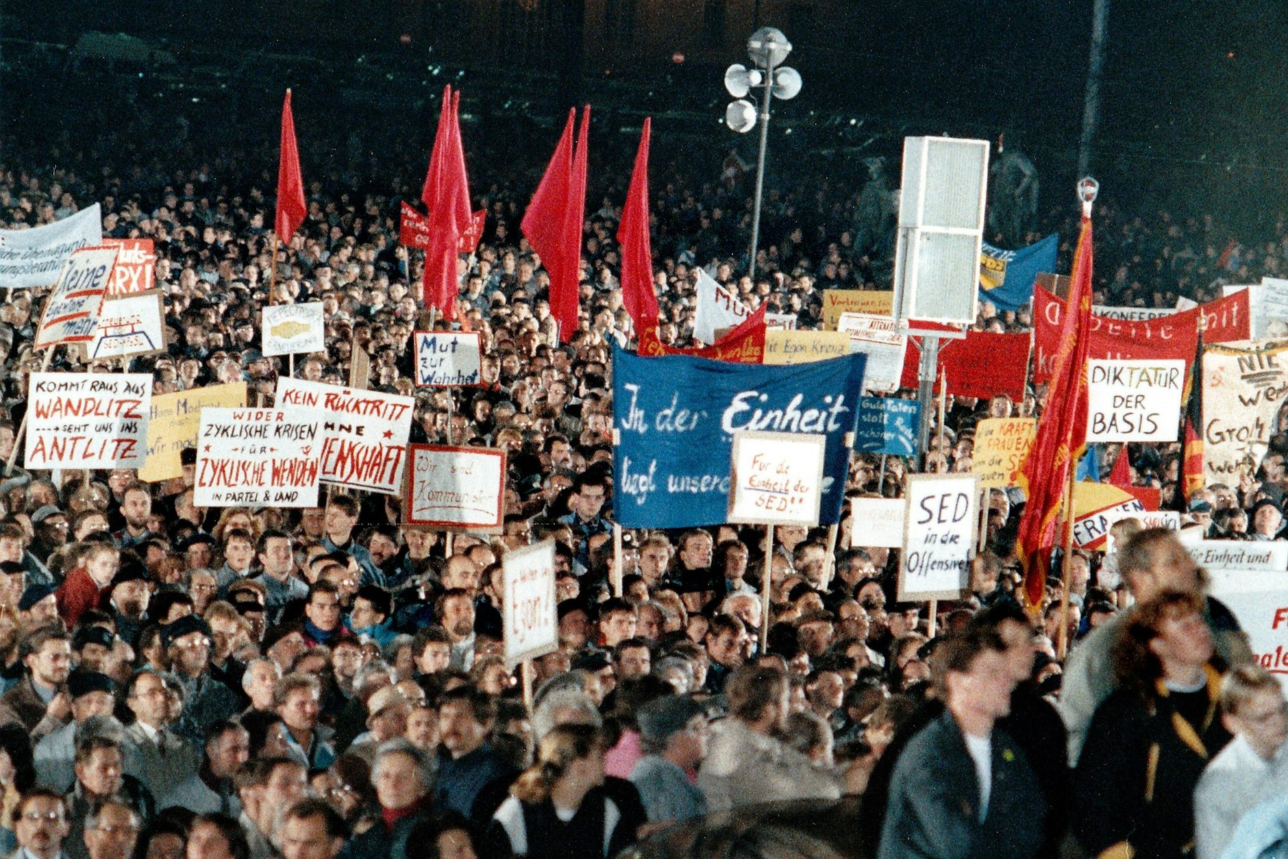 Demonstration im Lustgarten, Berlin, am 10. November 1989