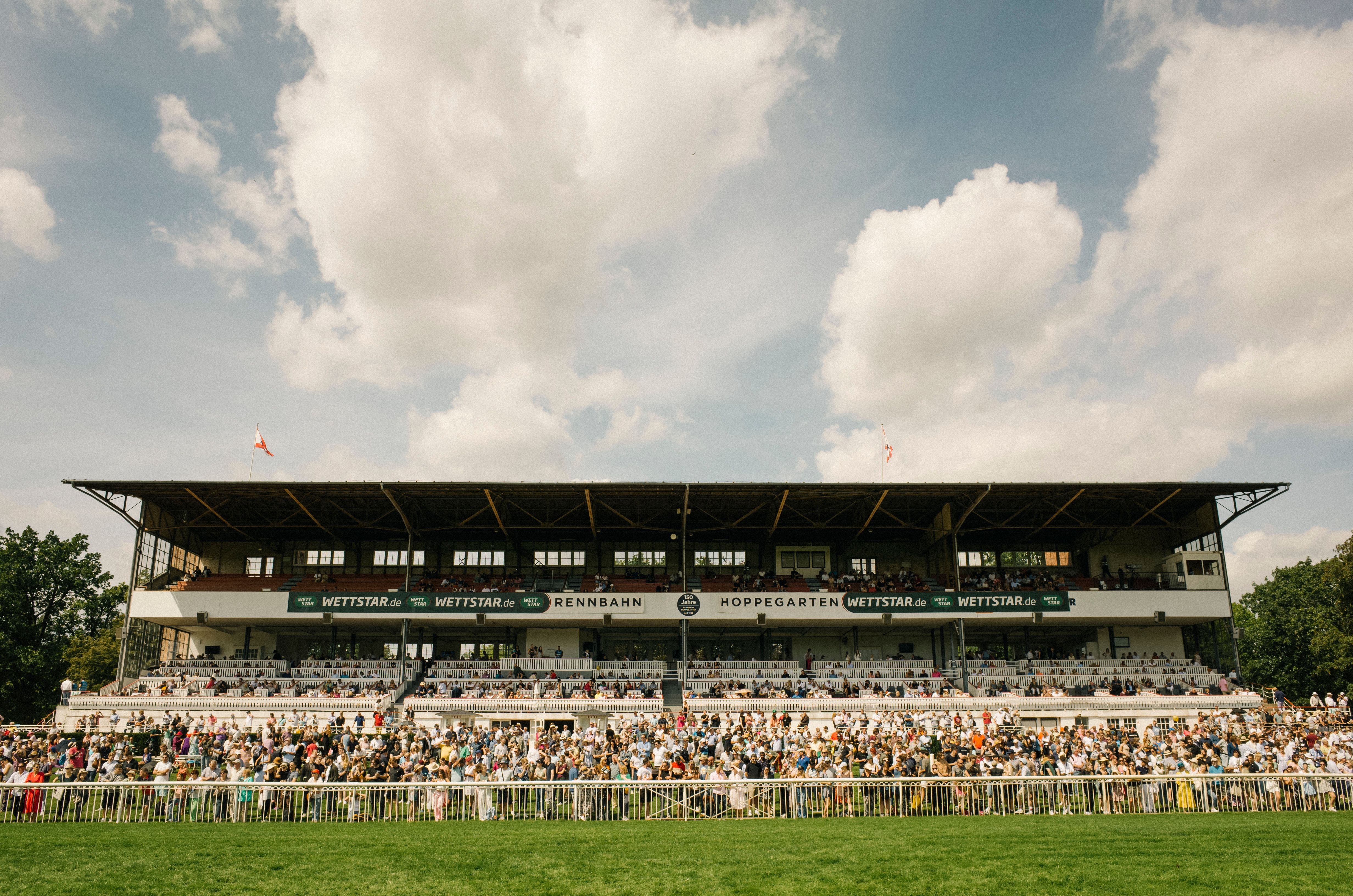 Rennbahn Hoppegarten: „Der Preis Der Deutschen Einheit“ – Warum Der 3 ...