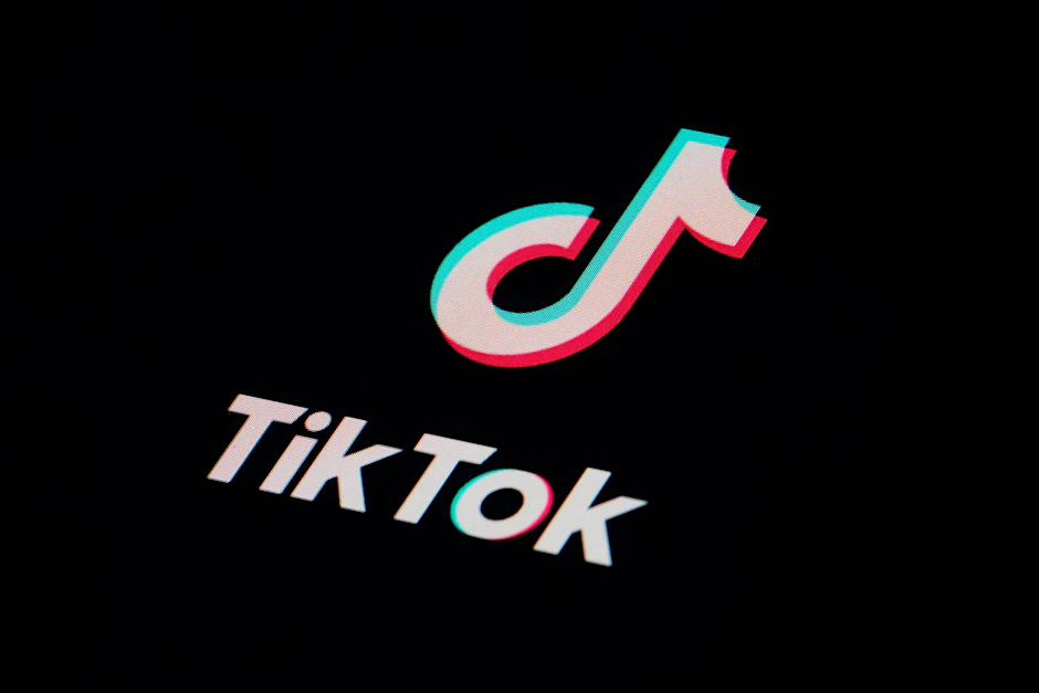 ARCHIV - TikTok muss in Irland eine Datenschutz-Strafe in Millionen-Höhe zahlen.  
