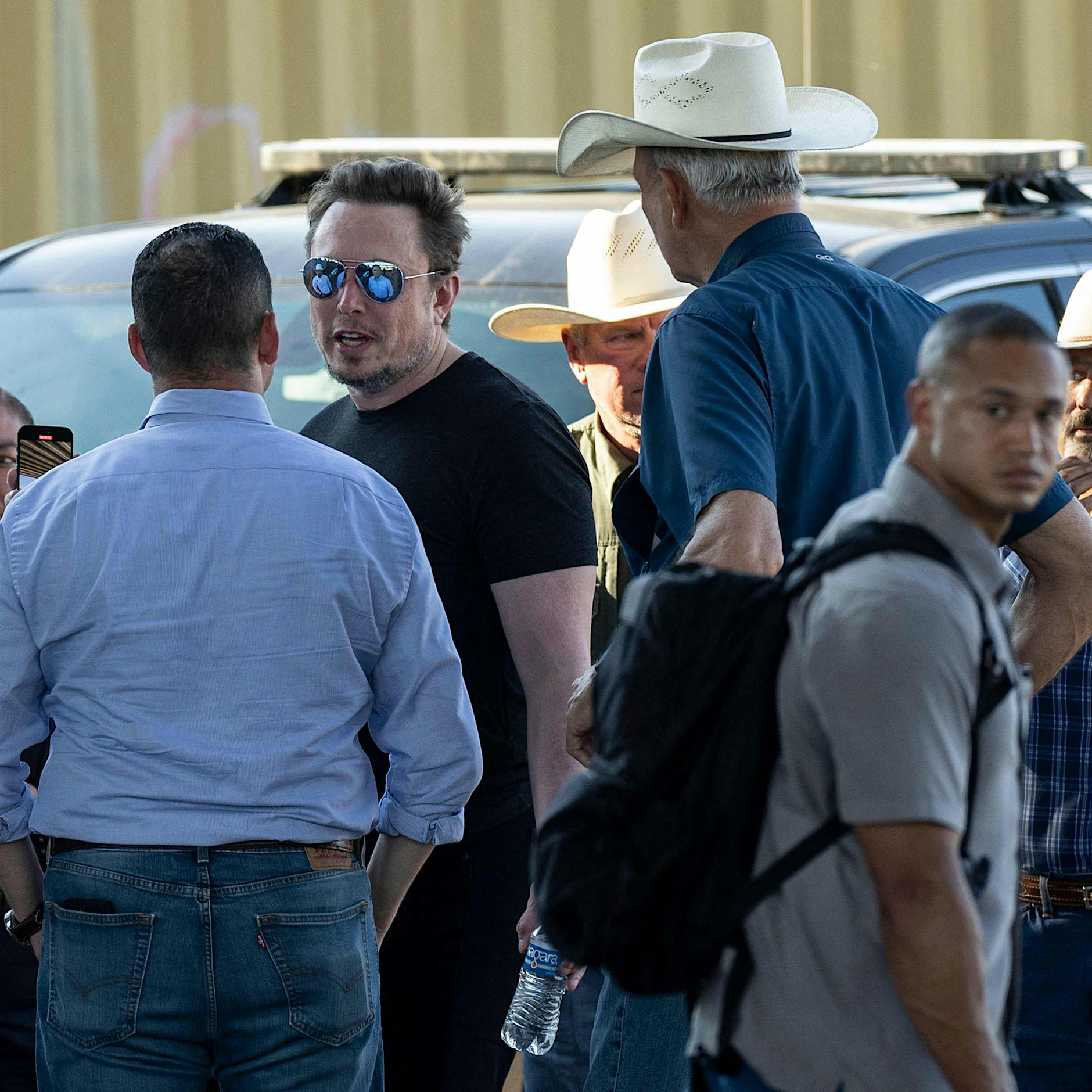 Migration: Tesla-Chef Elon Musk überträgt Besuch an der Grenze zu Mexiko live