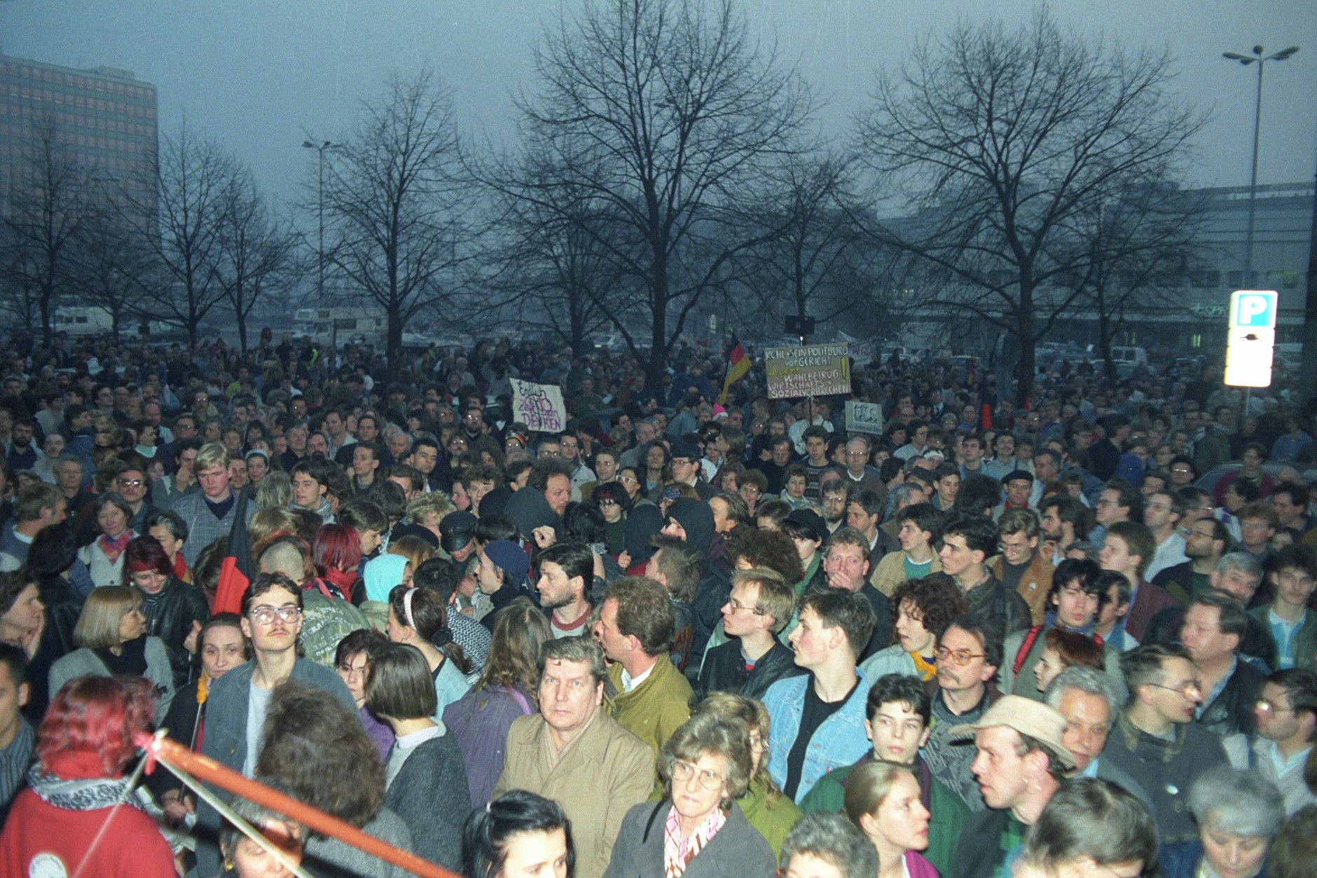 Demonstration gegen die Abwicklung ehemaliger VEB-Betriebe durch die Treuhand in Berlin