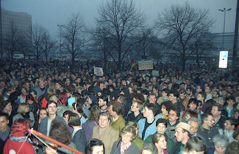 Demonstration gegen die Abwicklung ehemaliger VEB-Betriebe durch die Treuhand in Berlin