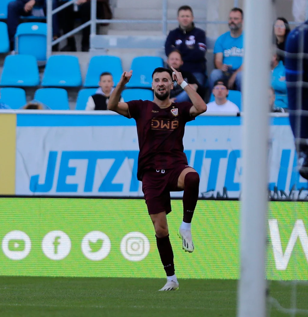 BFC Dynamo feiert Rufat Dadashov nach seiner Dreier-Show