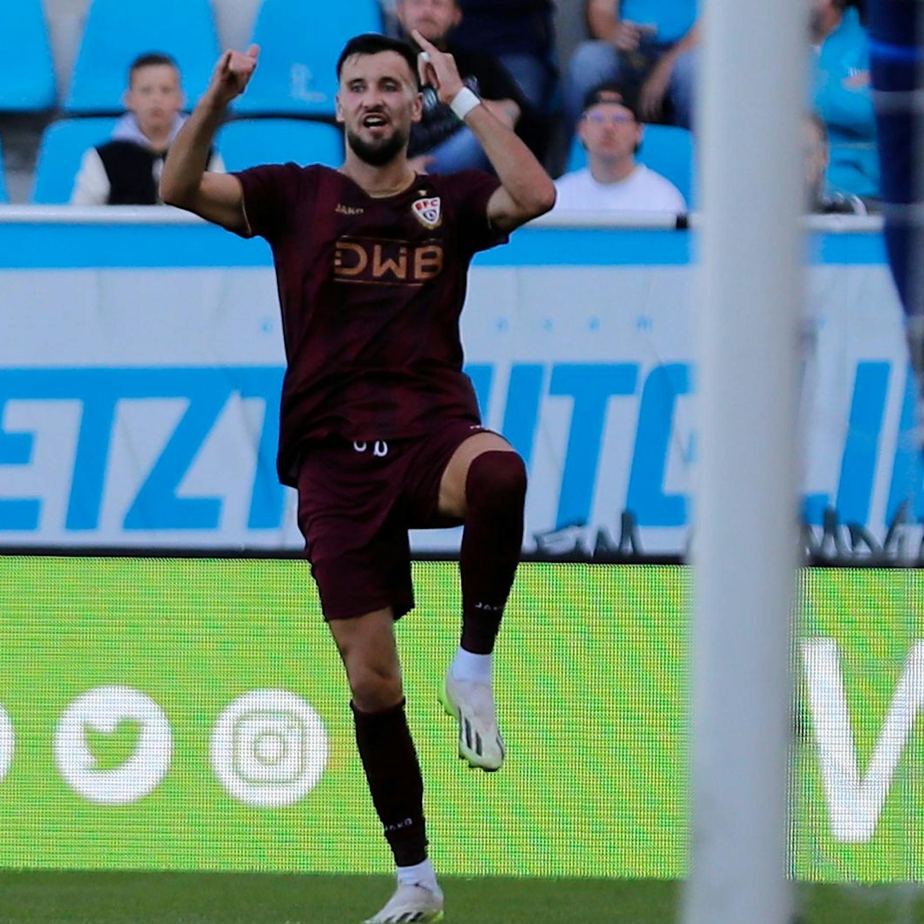 BFC Dynamo feiert Rufat Dadashov nach seiner Dreier-Show