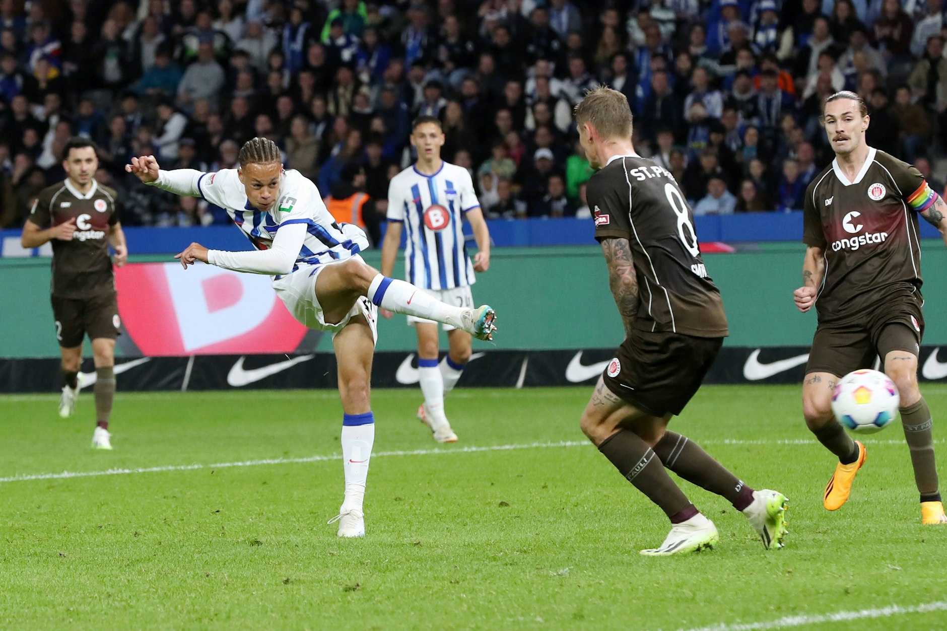 Derry Scherhant traf für Hertha BSC gegen den FC St. Pauli zum 1:2.