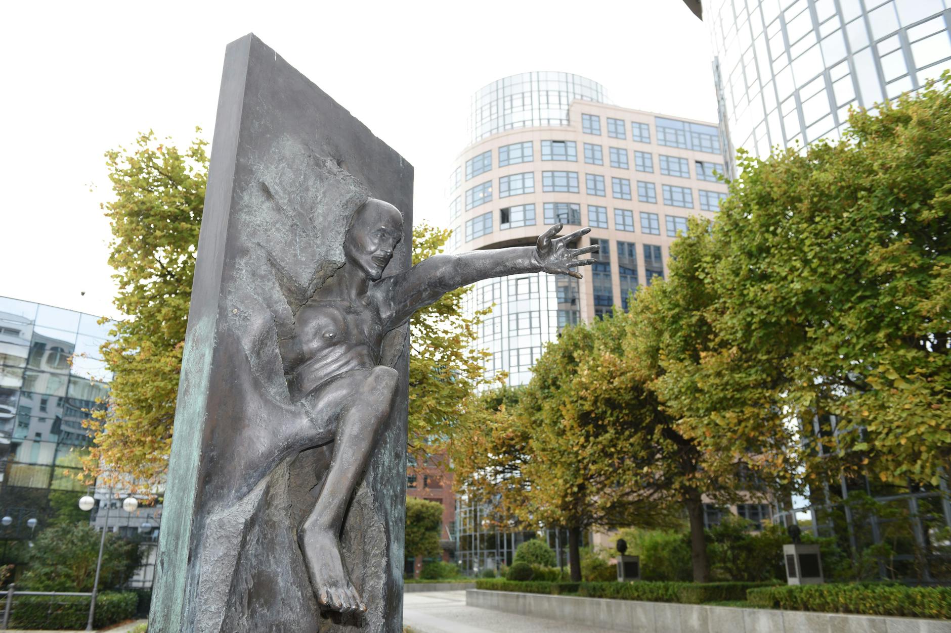 Die Skulptur „Wir sind das Volk“ von Rolf Biebl 