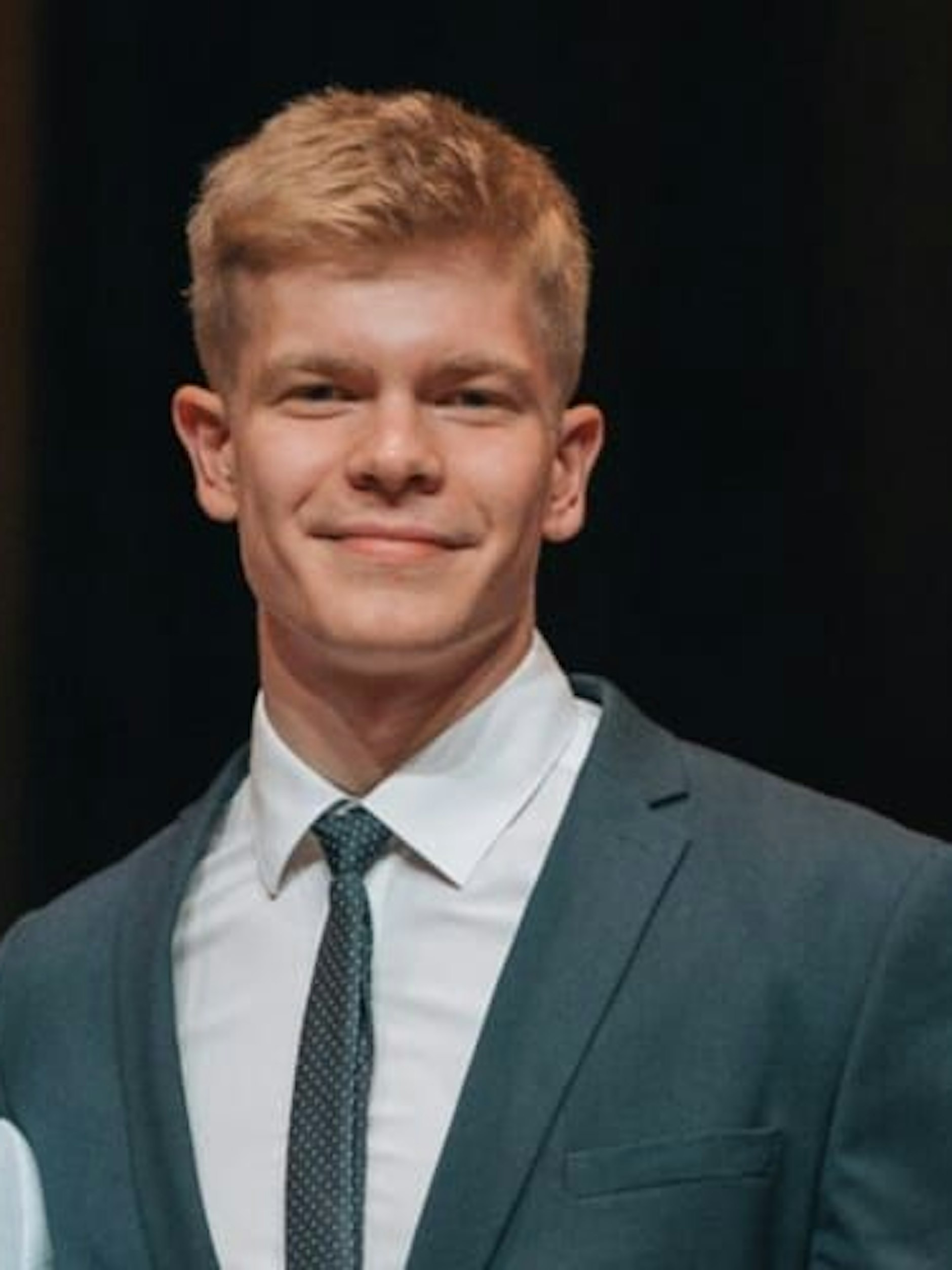 Der Gymnasiast Sebastian Peek macht sich über die Zukunft der Autoantriebe Gedanken.