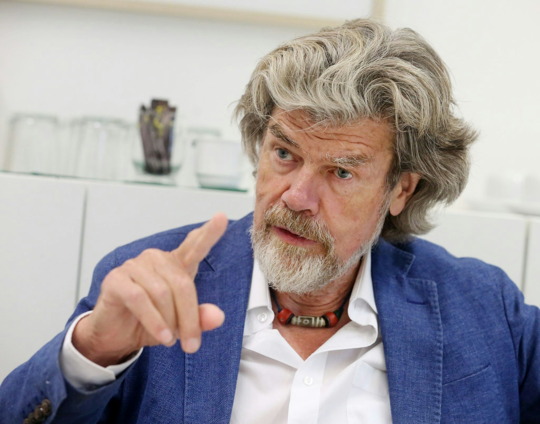 ARCHIV - Der Südtiroler Bergsteiger Reinhold Messner: «Das interessiert mich nicht, ob mein Name im Guinness-Buch steht.»  
