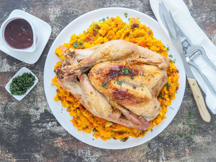 Geniales Herbst-Rezept: Ganze Pute mit Kürbis-Apfel-Stampf