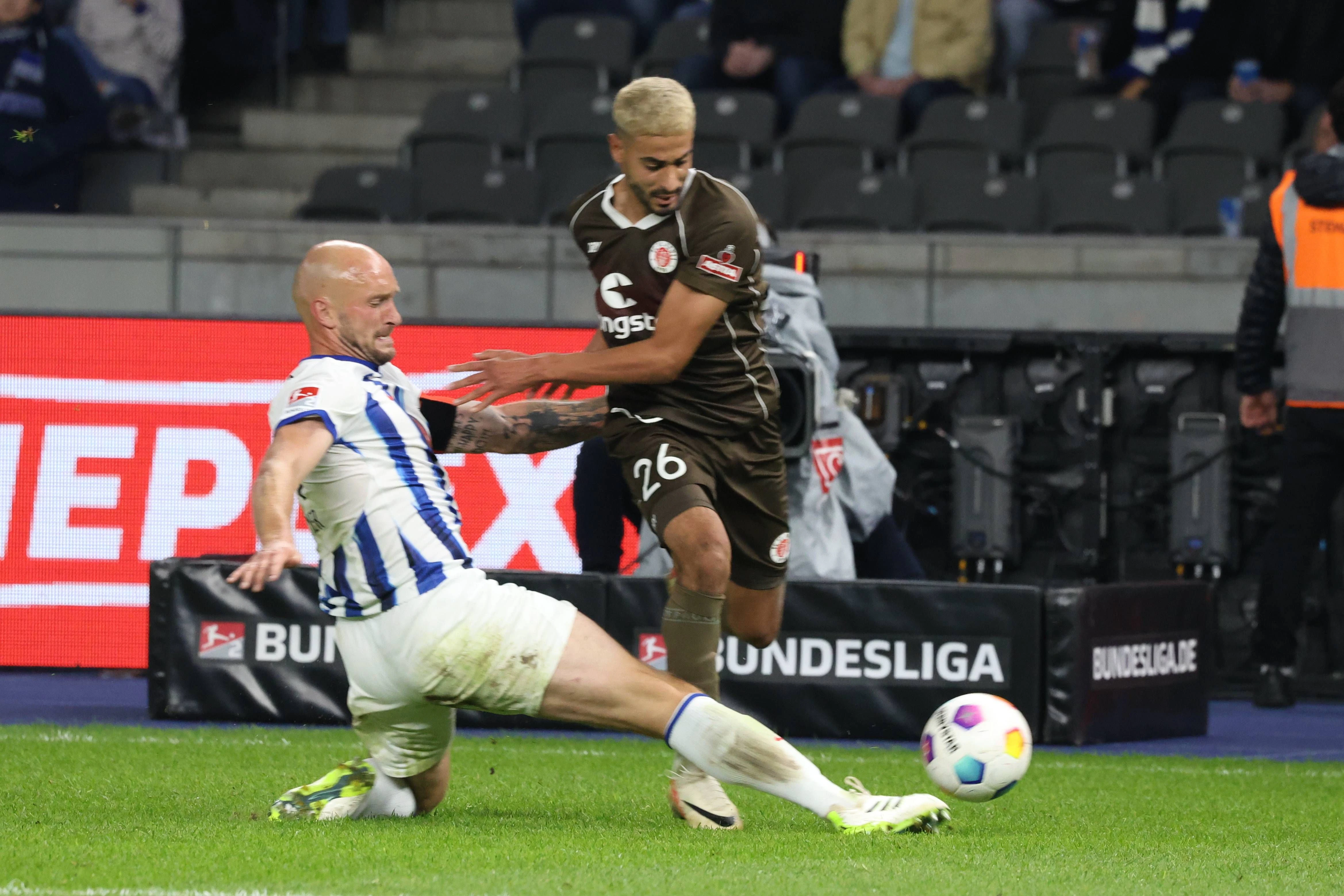 Kompromisslos wie eh und je: Herthas Kapitän und Abwehrchef Toni Leistner (33) grätschte gegen den FC St. Pauli vieles weg.&nbsp;