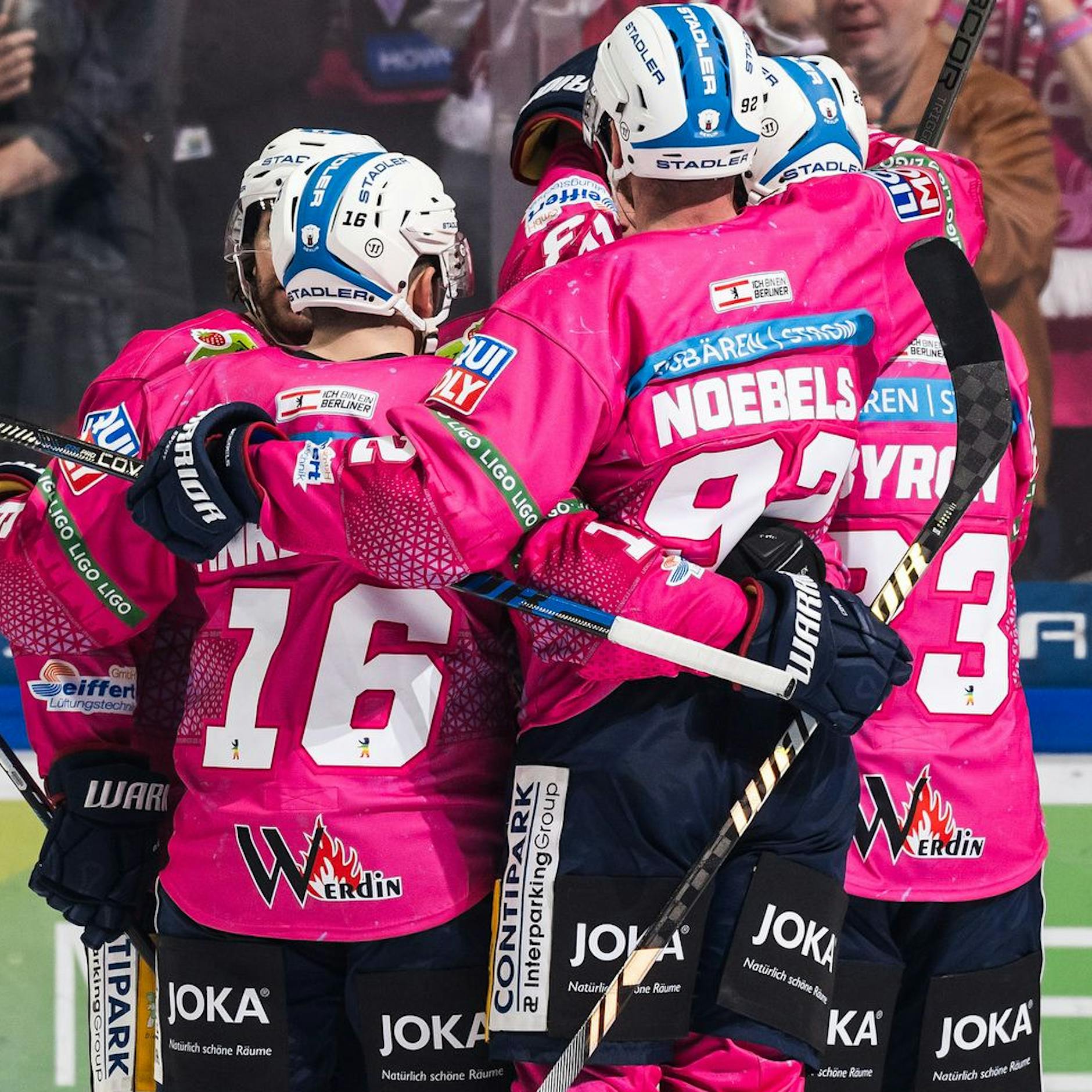 Endlich! Die Eisbären Berlin lassen es zu Hause wieder krachen