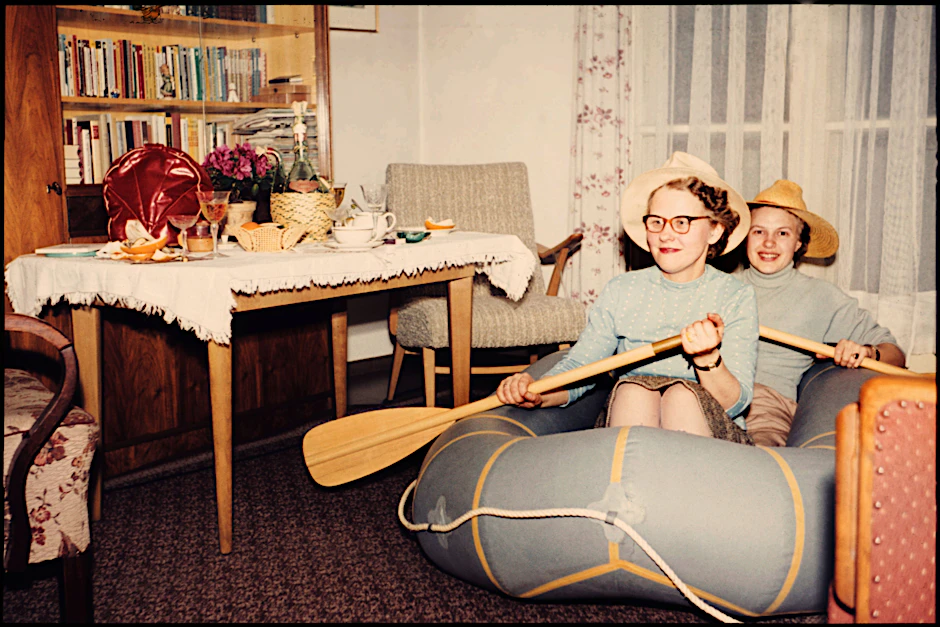 Sommerurlaub im Wohnzimmer: Solche Erinnerungen an ihr Leben in der DDR haben viele Menschen. Das Gemeinschaftsgefühl war stark. (Symbolbild)