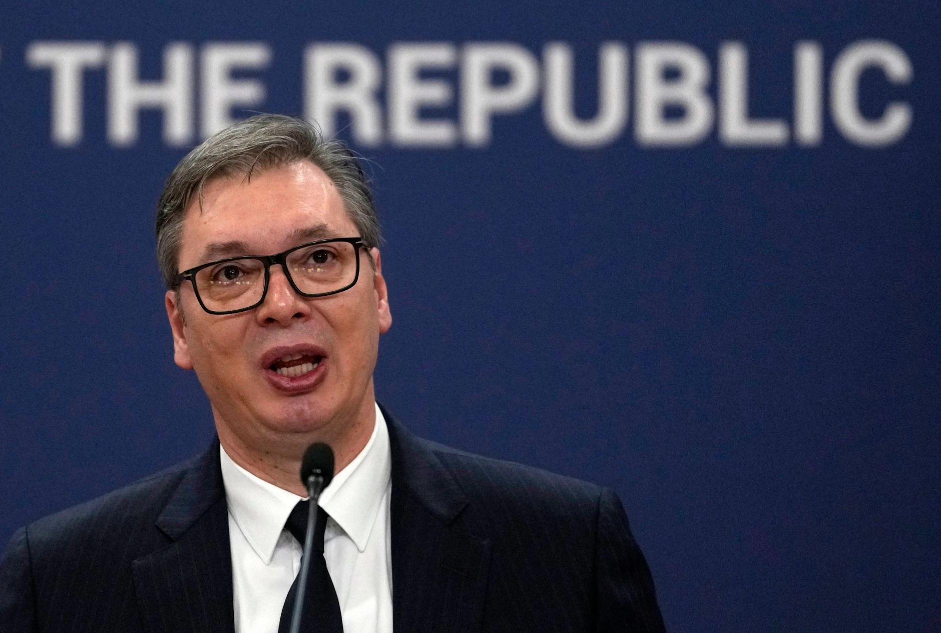 ARCHIV - Der serbische Präsident Aleksandar Vucic (Archivbild). Die USA haben ein «beispielloses» Aufgebot von serbischer Artillerie und Panzern an der Grenze zum Kosovo ausgemacht.  