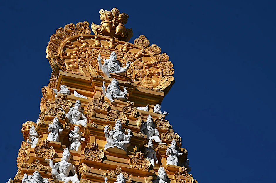 PRODUKTION - Statuen der Götter auf der Baustelle des Sri Ganesha-Hindu-Tempels in der Hasenheide.  