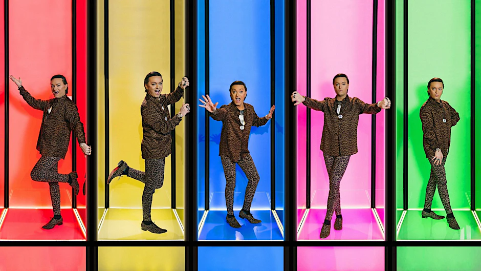 HANDOUT - Moderator Julian F. M. Stoeckel wirbt für die Nackt-Dating-Show «Naked Attraction».  