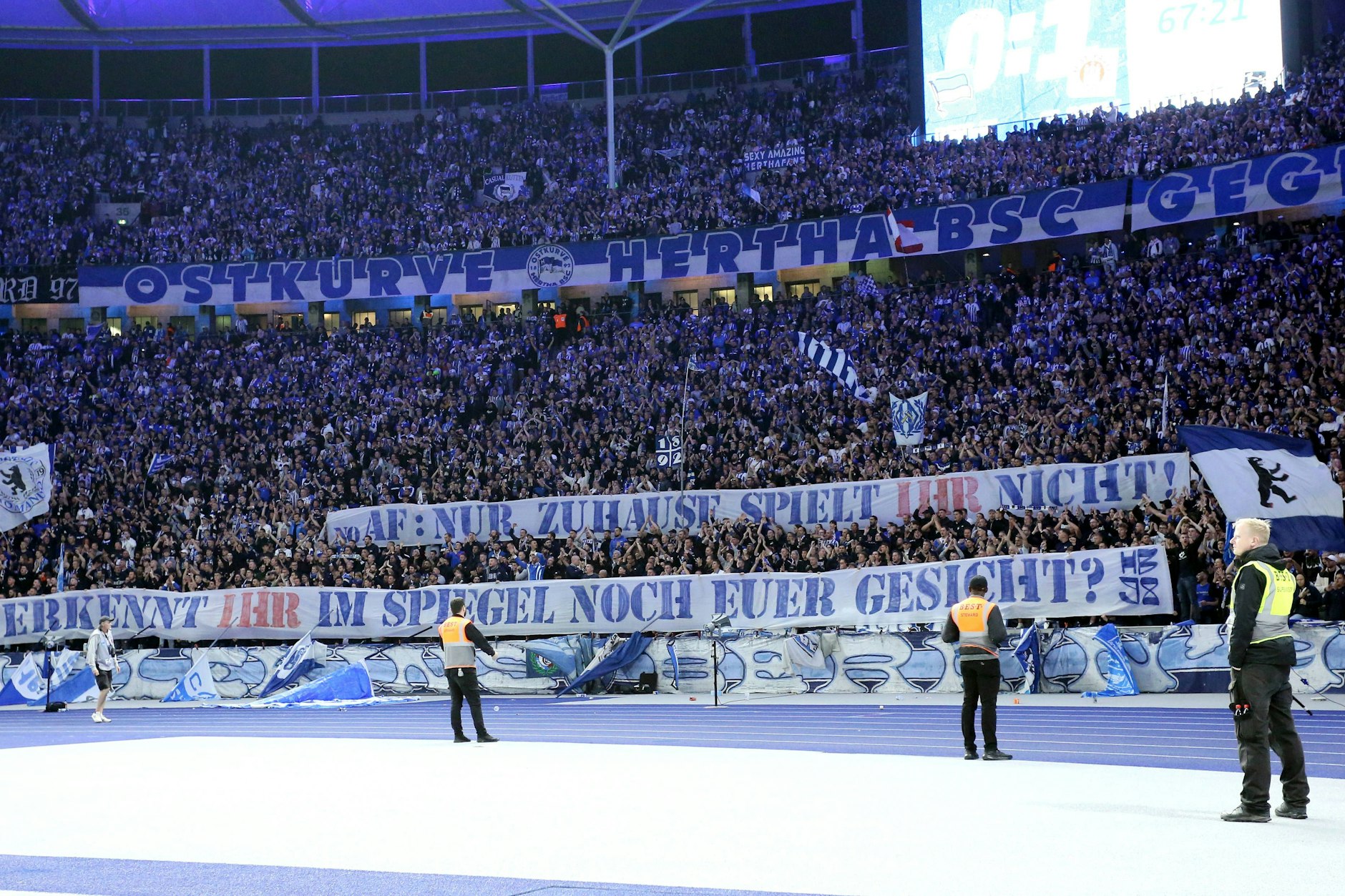 Herthas Ultras zeigten gegen den FC St. Pauli, was sie davon halten, dass der 1. FC Union im Olympiastadion Champions League spielt. 