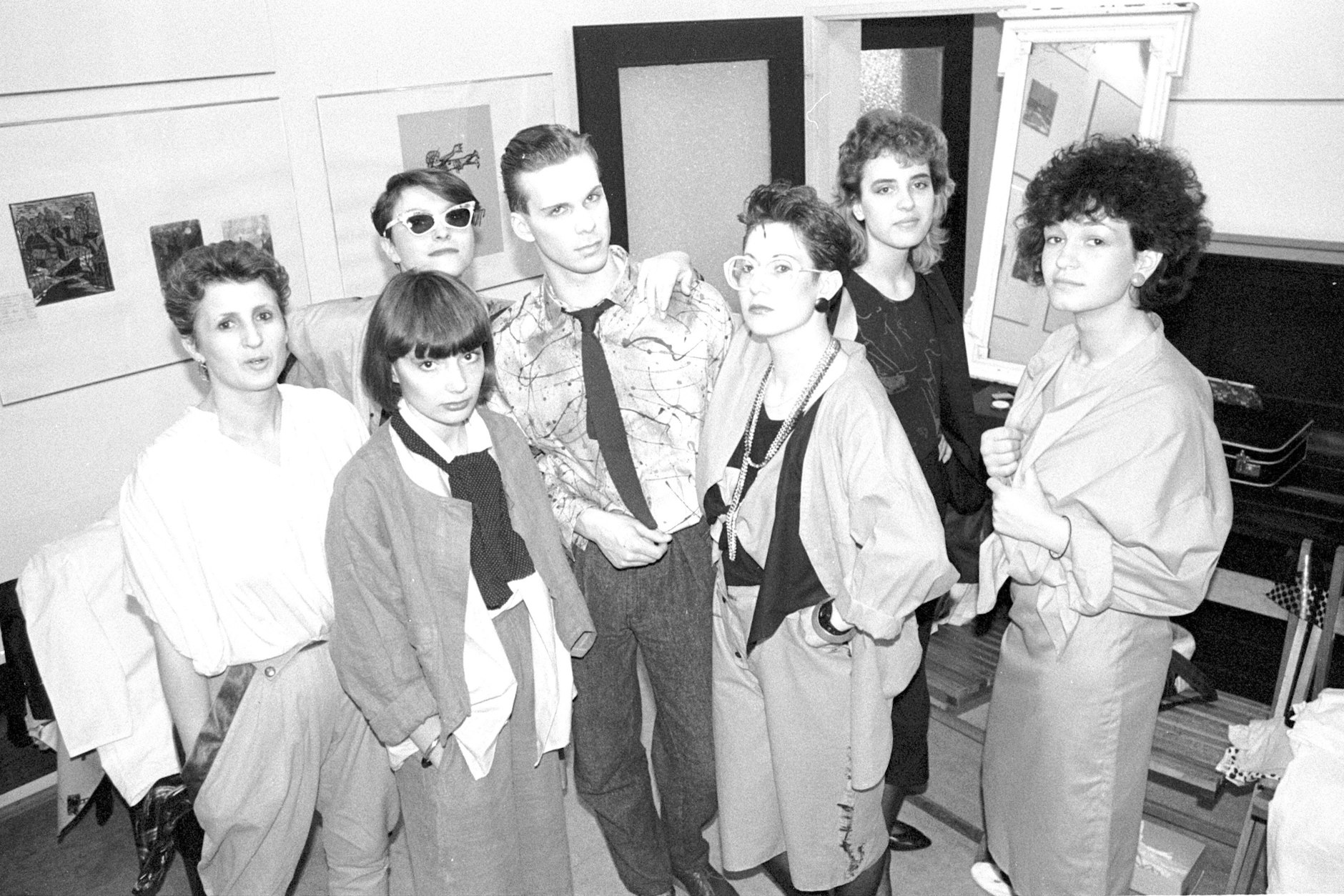 Karl-Marx-Stadt, 1986: Viel fröhlicher wäre das Foto wohl auch in Farbe nicht – die Jugendmode der DDR bestach vor allem durch ihre konsequente Schlichtheit.