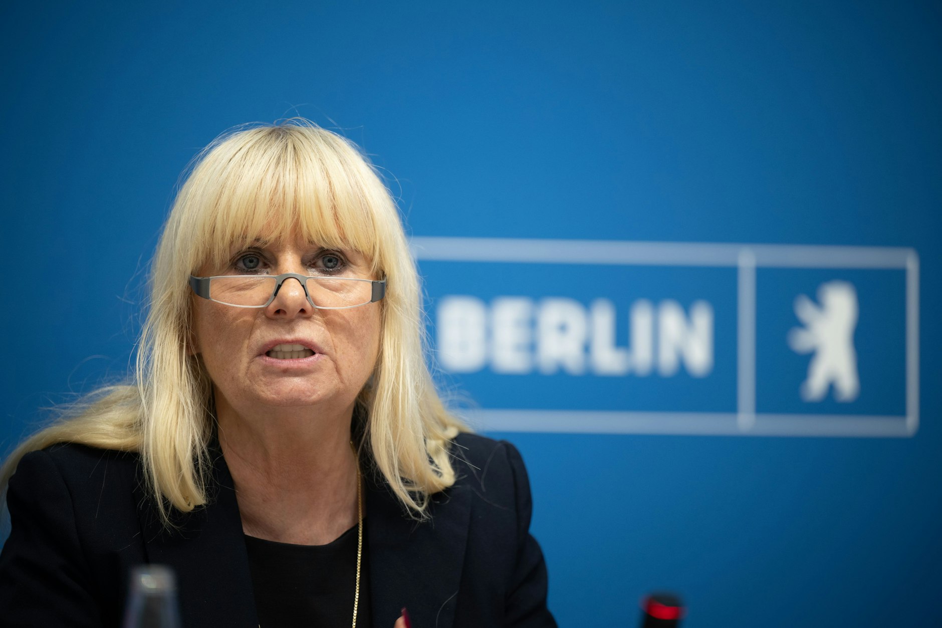 Berlins Innensenatorin Iris Spranger (Foto) will offenbar die Staatssekretärin für Sport, Nicola Böcker-Giannini, entlassen.