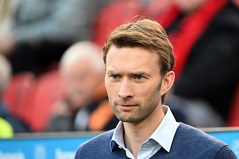 ARCHIV - Gibt sich in Sachen Xabi Alonso gelassen: Simon Rolfes.  