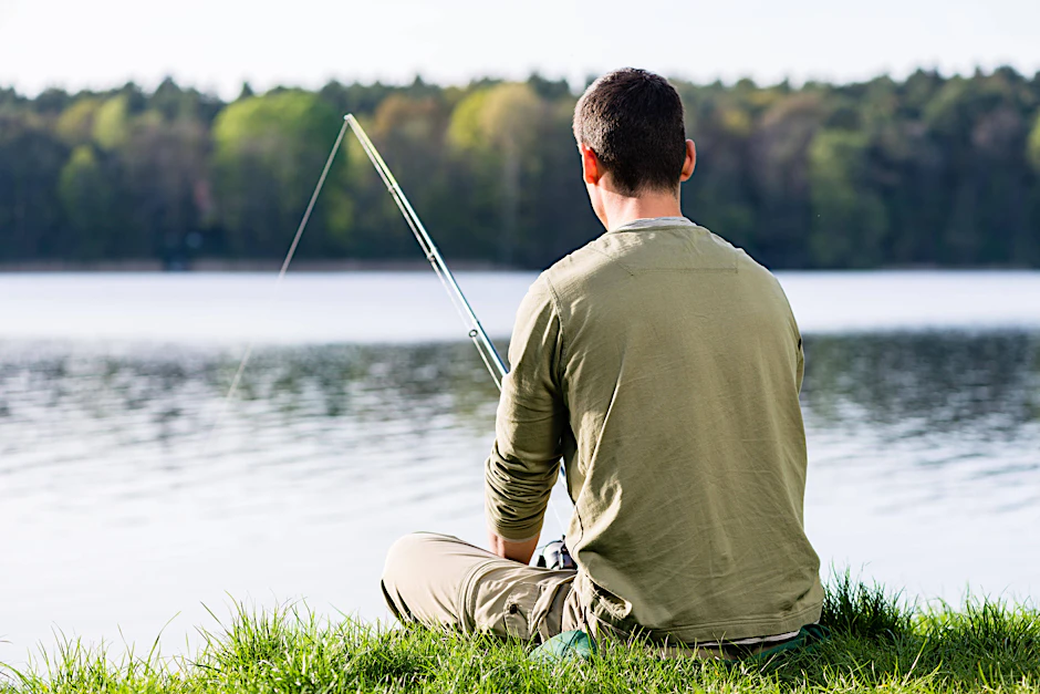Ein Angler ist von Betrügern zu einem Sex-Videochat überredet worden und wurde dann mit den Aufnahmen davon erpresst.