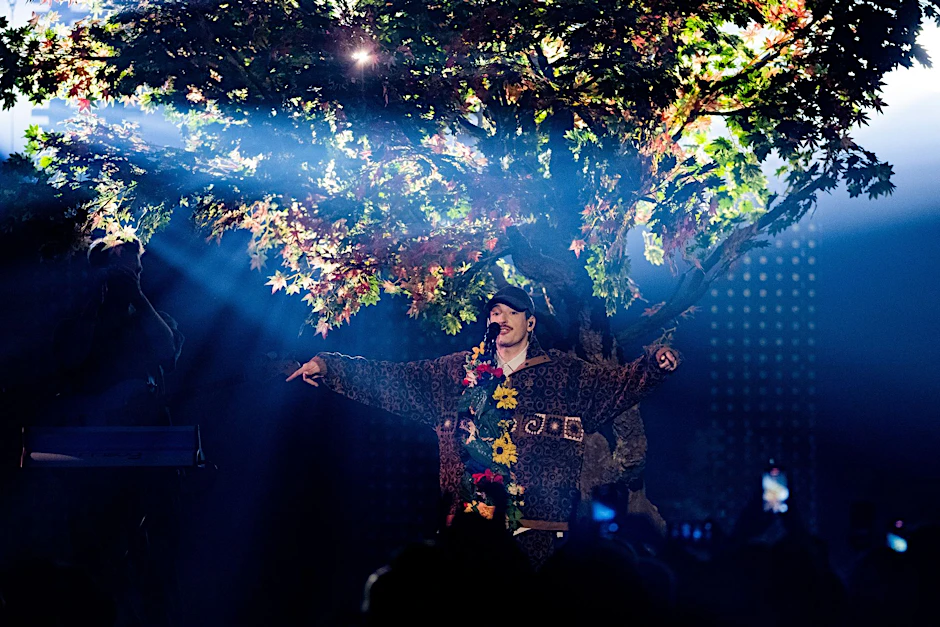ARCHIV - Rapper Casper tritt im vergangenen Jahr bei der Verleihung der 1Live Krone auf. Der nach Veranstalterangaben größte Musikpreis Deutschlands wird jährlich vergeben.  