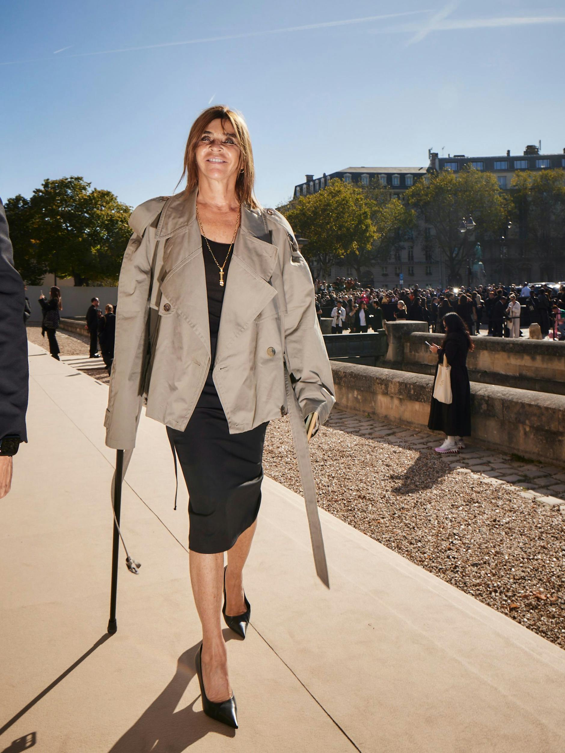Prägte den französischen Modejournalismus und ist ein Fan der Arbeit des Balenciaga-Kreativdirektors Demna: Carine Roitfeld