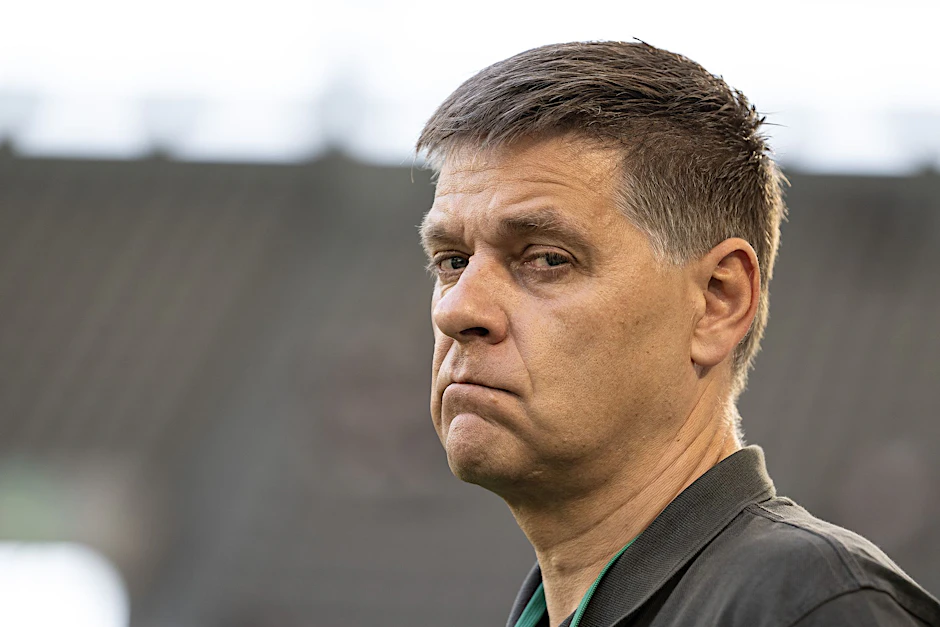 ARCHIV - Oliver Ruhnert, Sportdirektor von Union Berlin, ist vor dem Spiel im Stadion.  
