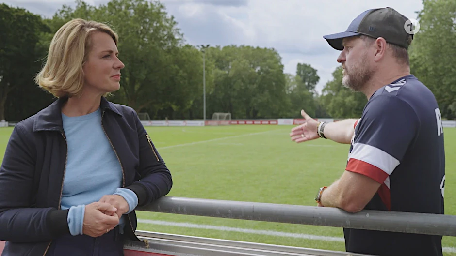 Jessy Wellmer im Gespräch mit Fußballtrainer Steffen Baumgart