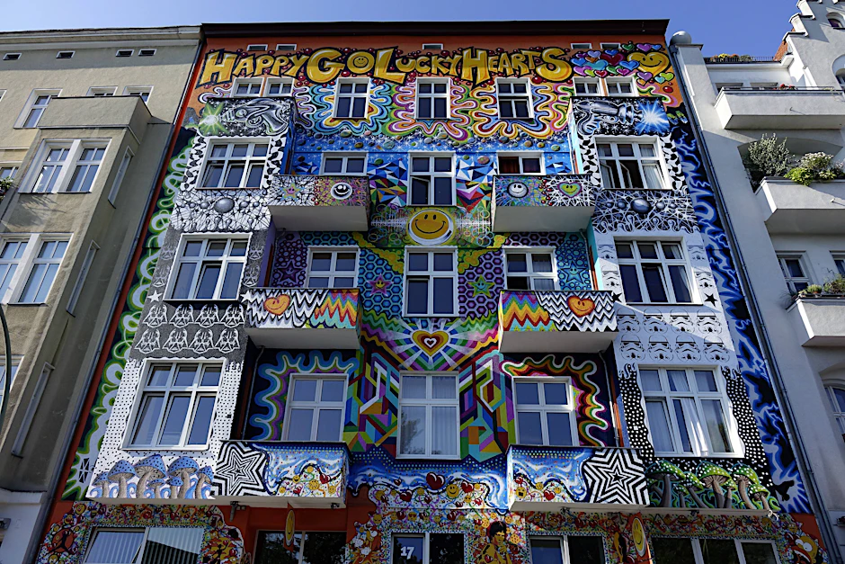 Diese Fassade soll übermalt werden, doch der Eigentümer weigert sich nach wie vor.