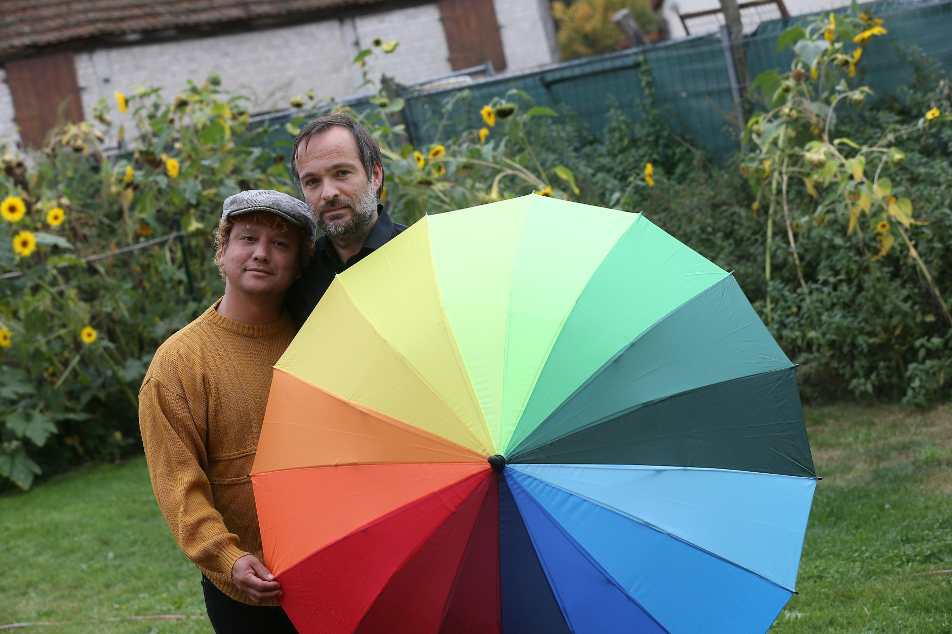 Osward Gust-Martínez und René Gust haben Angst, ihren Hund allein in den Garten zu lassen.