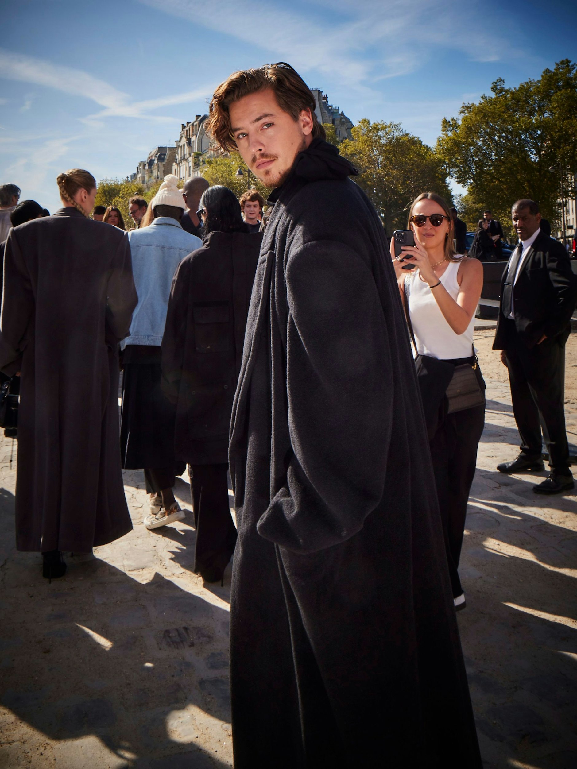 Schauspieler Cole Sprouse kam ohne seinen Zwillingsbruder.