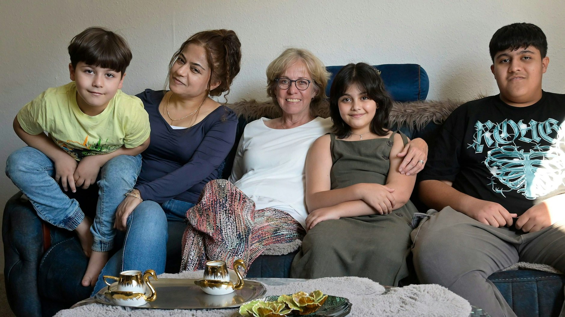  Christiane Doersch (3.v.l.) aus Altrip kümmert sich um die syrische Flüchtlingsfamilie Rashid, die seit sieben Jahren in Deutschland lebt.