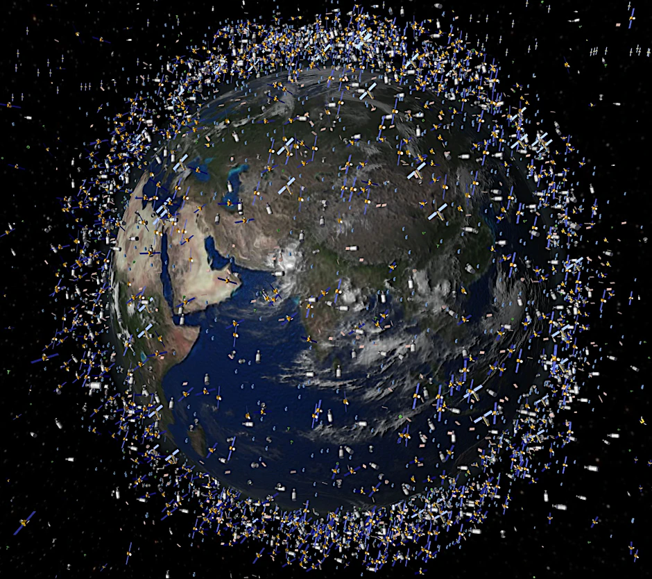 Computergeneriertes Bild: Weltraummüll früherer Weltraummissionen, der neben intakten Satelliten um die Erde kreist.&nbsp;