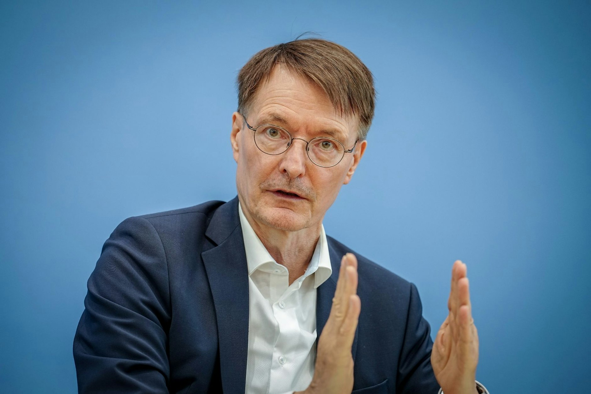 ARCHIV - Bundesgesundheitsminister Karl Lauterbach äußert sich zum geplanten Ärztestreik.