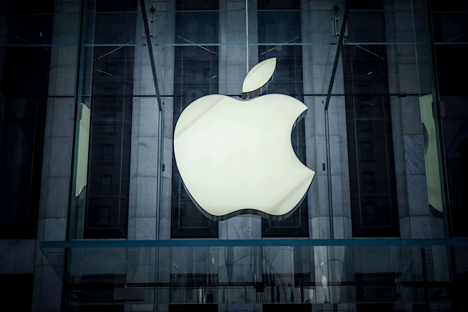 ARCHIV - Apple kann sein iPhone 12 in Frankreich nun doch weiter verkaufen.  